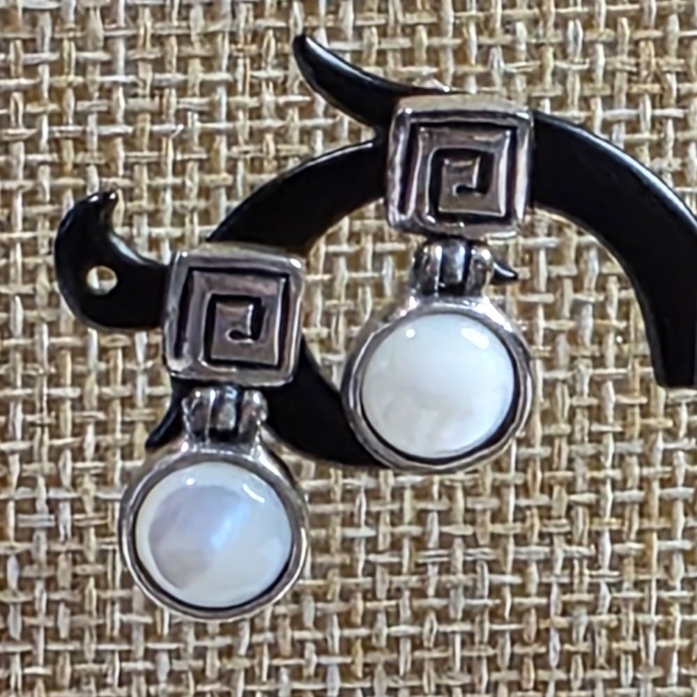 Silpada‎ P0579 pair of sterling silver Greek Key Mother of Pearl drop earrings - Picture 3 of 5